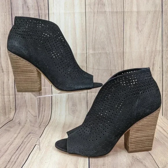 VINCE CAMUTO Kainan Open Toe Bootie NWOT Black Laser Cut Slip On Sz 11M - Picture 5 of 7